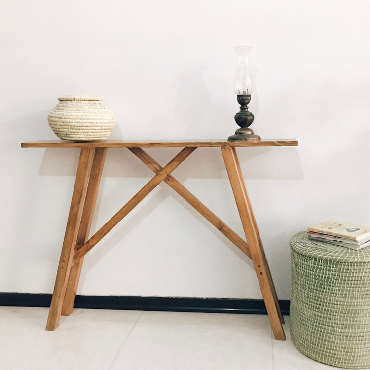 چیدمان روی کنسول چوبی