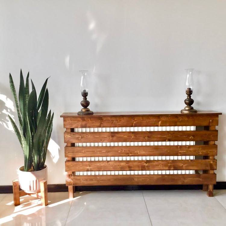 کاور شوفاژ چوبی از نمای جلو به رنگ قهوه ای