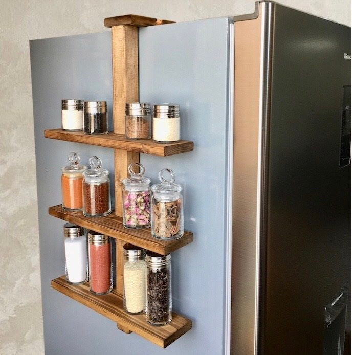 شلف دیواری کنار یخچال