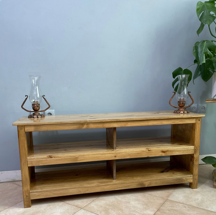 میز تلویزیون چوبی با طراحی ساده و شیک