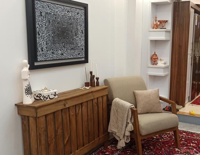 عکس ارسالی مشتری از کاور شوفاژ چوبی با تابلو فرش