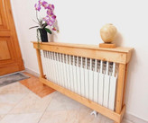 عکس ارسالی مشتری از کاور شوفاژ چوبی جلوی درب ورودی