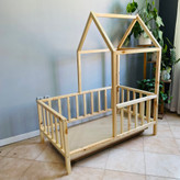 تخت خواب نوجوان کلبه ای از نمای بغل رنگ کرم