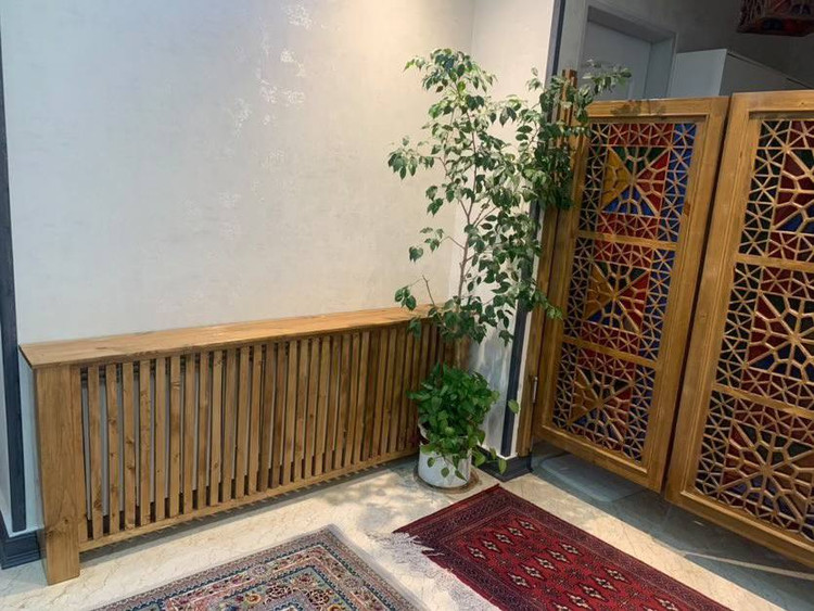 عکس ارسالی مشتری از کاور شوفاژ چوبی در محیط منزل
