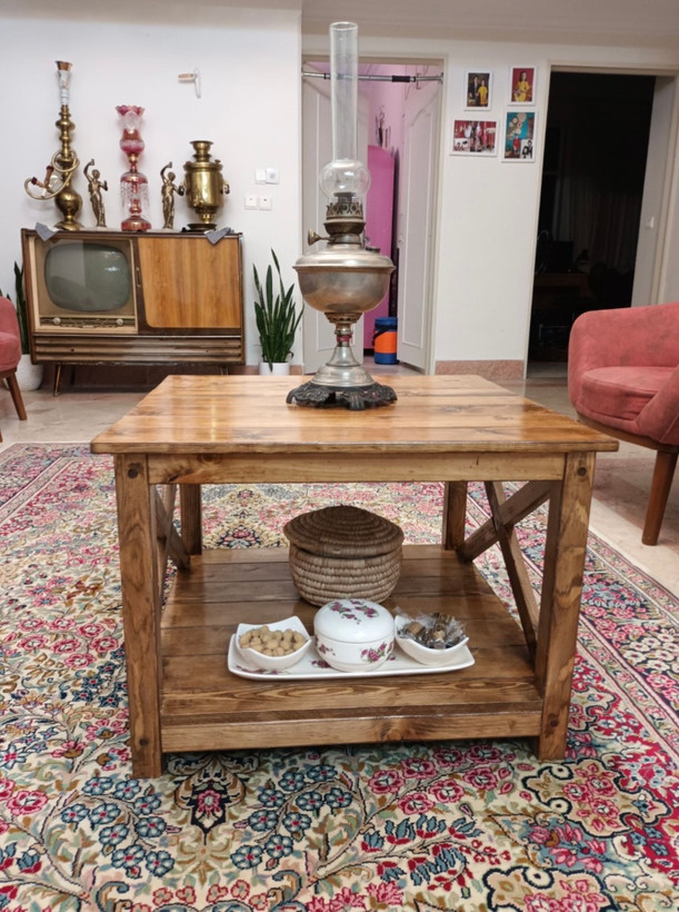 عکس ارسالی مشتری از میز جلو مبلی چوبی در محیط خانه