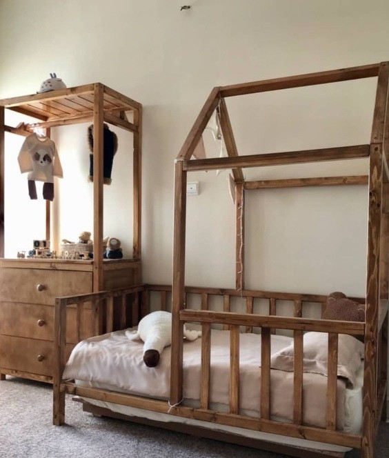 عکس ارسالی مشتری از تخت خواب نوجوان در اتاق کودک