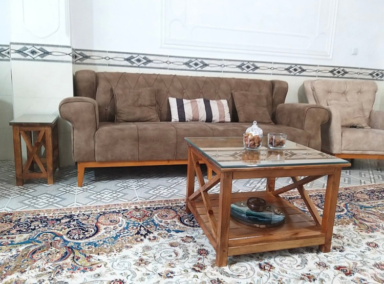 عکس ارسالی مشتری از میز جلو مبلی چوبی در محیط خانه