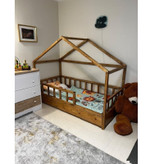 عکس ارسالی مشتری از تخت نوجوان کلبه ای در همراه با کودک