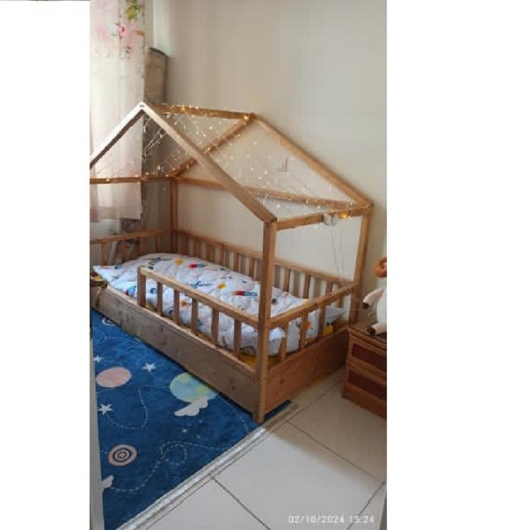 عکس ارسالی مشتری از تخت نوجوان کلبه ای در اتاق کودک
