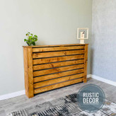 کاور شوفاژ چوبی رنگ قهوه ای روشن از نمای کنار