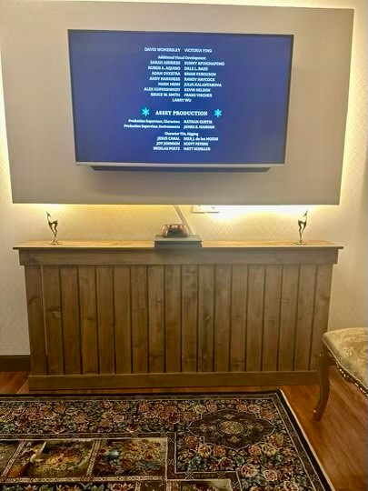 عکس ارسالی مشتری از کاور شوفاژ چوبی زیر تلویزیون