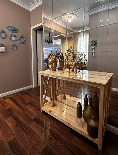 عکس ارسالی مشتری از کنسول چوبی در کنار دیوار اینه ای