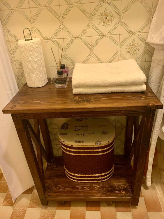 عکس ارسالی مشتری از کنسول چوبی با دکور حول و دستمال کاغذی