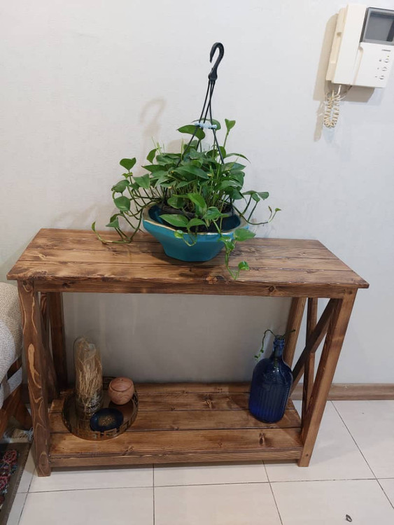 عکس ارسالی مشتری از کنسول چوبی با دکور گیاه طبیعی