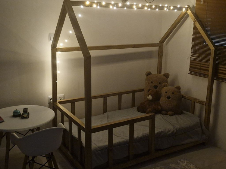 عکس ارسالی مشتری از تخت خواب کودک و نوزاد در اتاق کودک