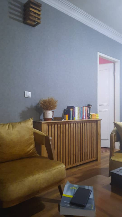 عکس ارسالی مشتری از کاور شوفاژ چوبی در سالن پذیرایی خانه