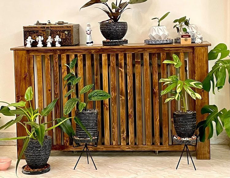 عکس ارسالی مشتری از کاور شوفاژ چوبی با دکور گیاهان طبیعی