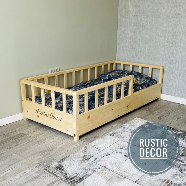 تخت خواب کودک و نوزاد از نمای پایین رنگ کرم