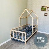 تخت خواب نوجوان از نمای پایین تخت