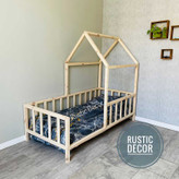 تخت خواب نوجوان کلبه ای با کلبه نصفه رنگ کرم