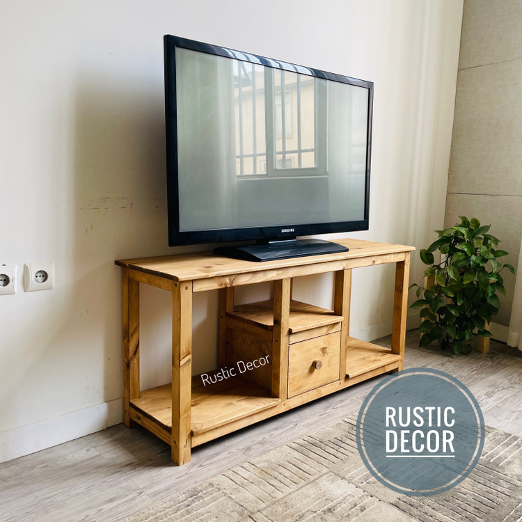 میز تلویزیون چوبی جدید از نمای بغل با تلویزیون