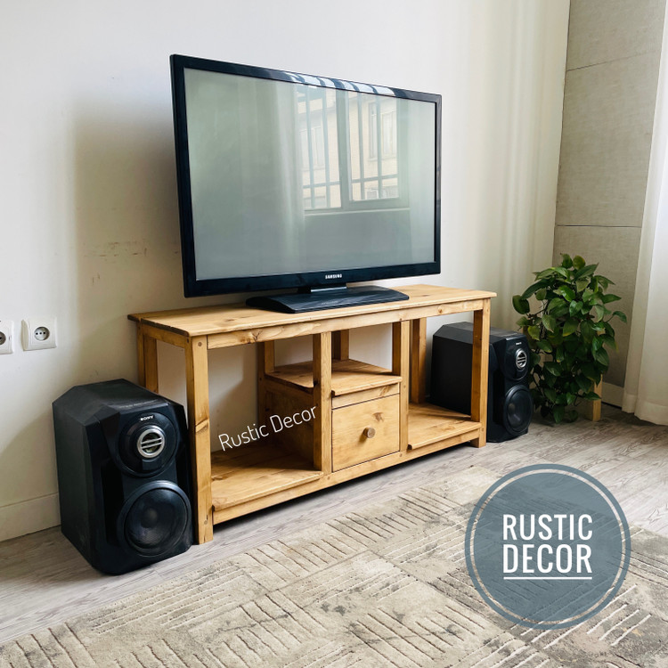 میز تلویزیون به همراه تلویزیون و سیستم صوتی