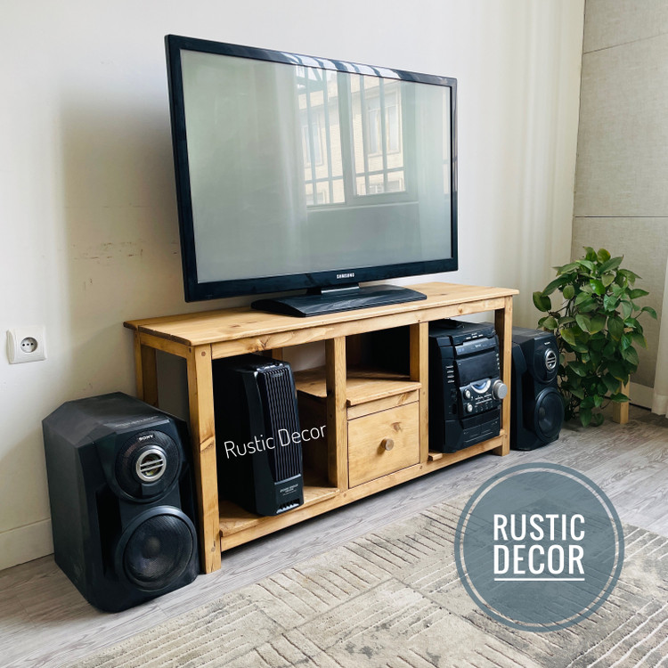 میز تلویزیون بهمراه تلویزیون و سیستم صوتی