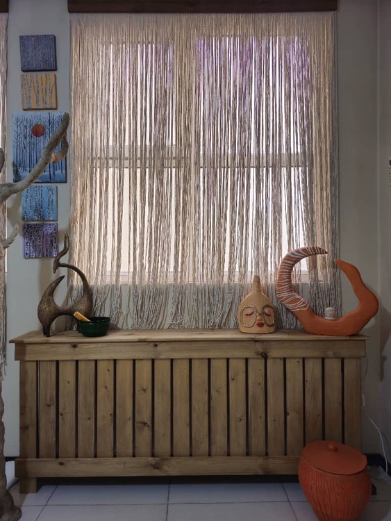 عکس ارسالی مشتری از کاور شوفاژ چوبی زیر پنجره