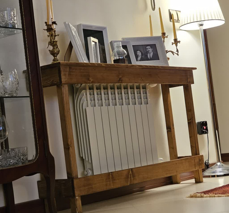 عکس ارسالی مشتری از کاور شوفاژ چوبی با قاب عکس روی کاور