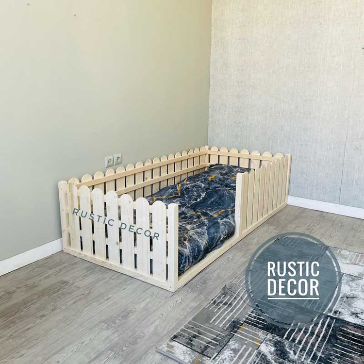 تخت خواب نوزاد مونته سوری از نمای پایین تخت