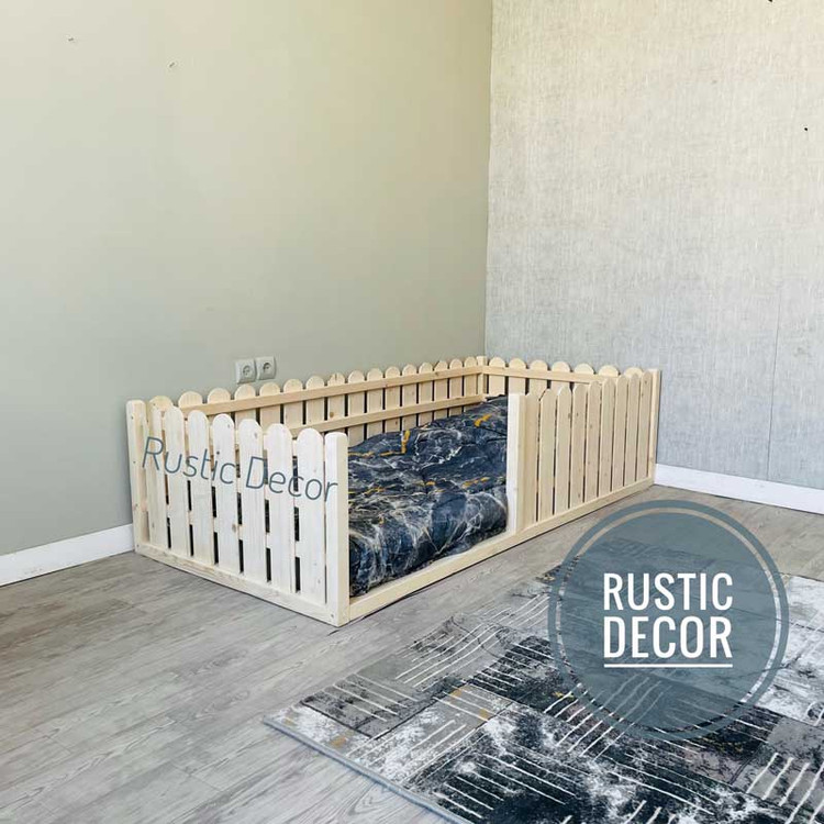 تخت خواب نوزاد مونته سوری کرم رنگ با نرده حصاری