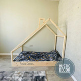 تخت خواب نوزاد کلبه ای با کلبه نا متقارن از نمای روبرو