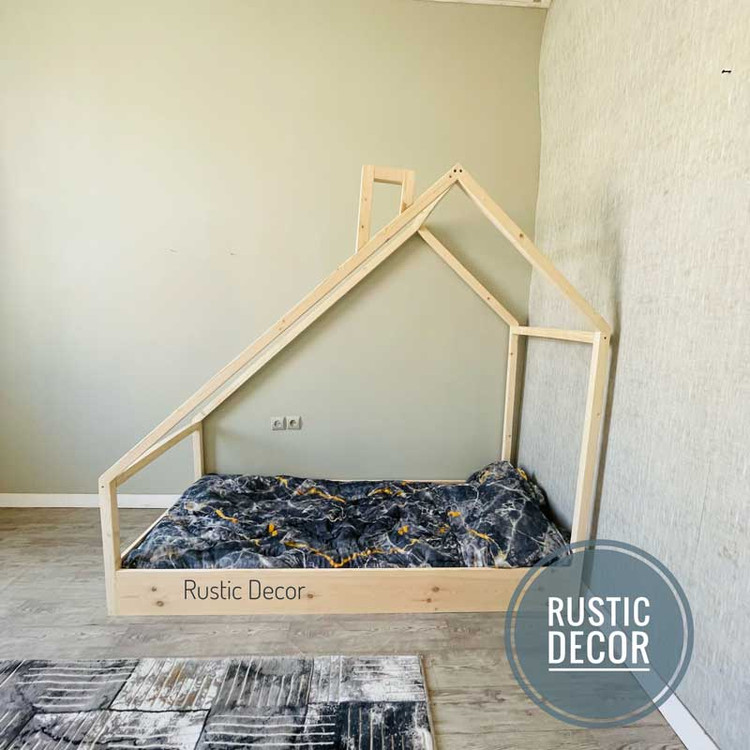 تخت خواب نوزاد کلبه ای با کلبه نا متقارن از نمای روبرو