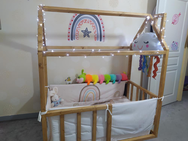 عکس ارسالی مشتری از تخت خواب کودک و نوزاد در اتاق کودک