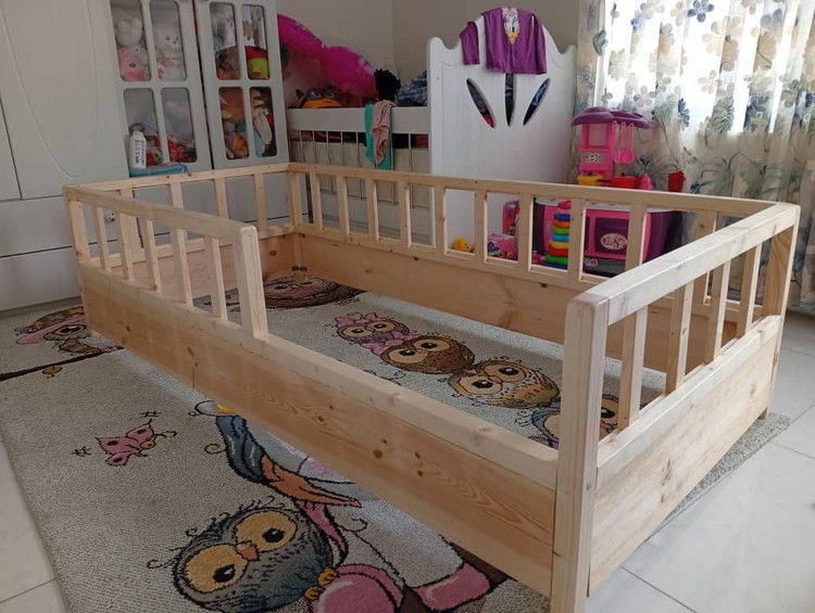 عکس ارسالی مشتری از تخت خواب در اتاق کودک