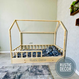 تخت خواب نوزاد کلبه ای از نمای بغل