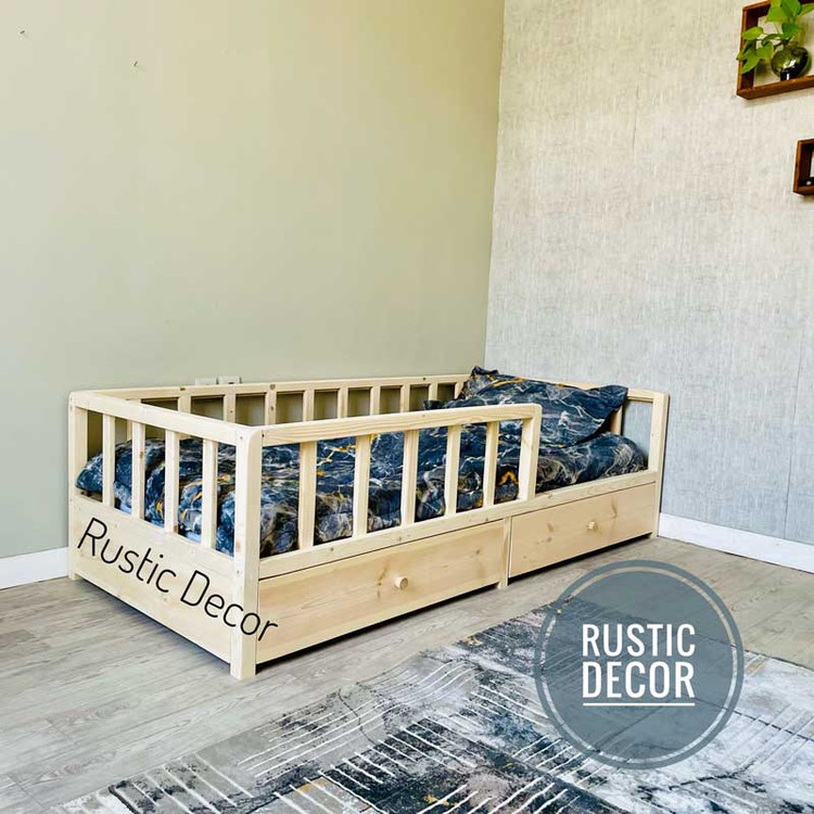 تخت خواب نوزاد دخترانه به سبک مونته سوری با دو کشو در زیر تخت