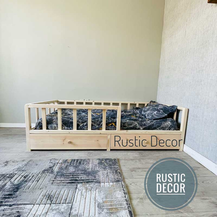 تخت خواب نوزاد پسرانه ساده و شیک از نمای روبرو