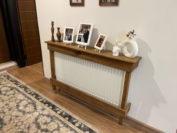 عکس ارسالی مشتری از کاور شوفاژ چوبی با دکور قاب عکس
