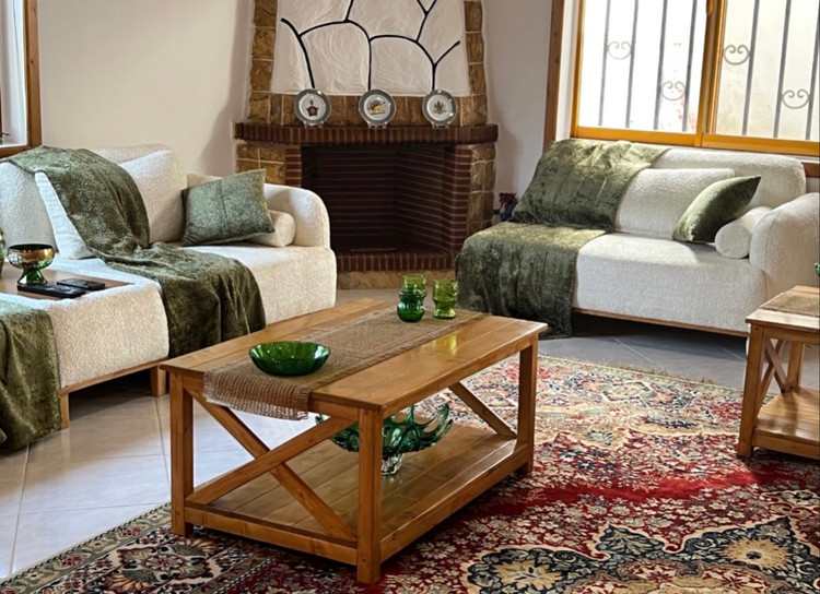 عکس ارسالی مشتری از میز جلو مبلی چوبی در محیط خانه
